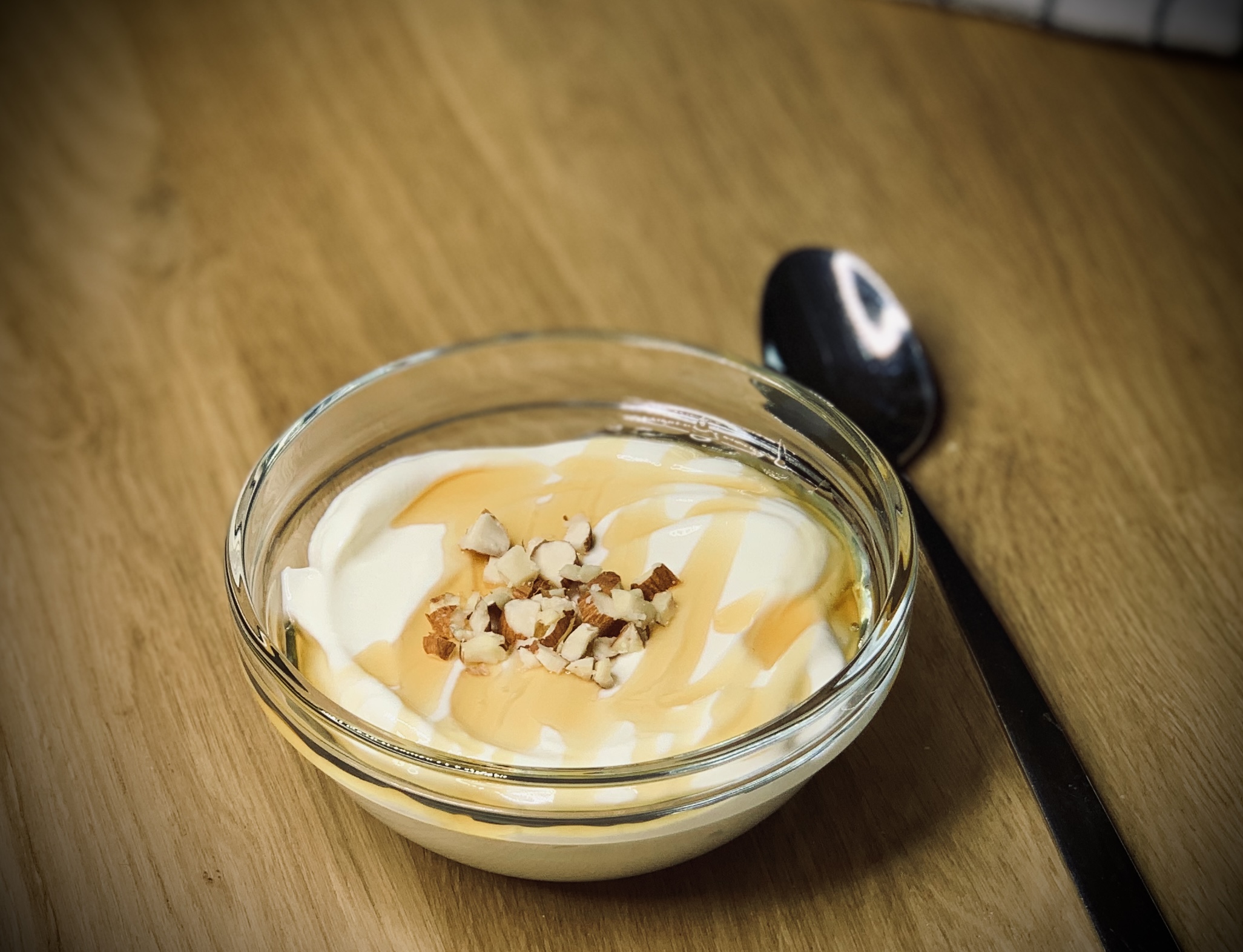 Griechischer Joghurt mit Honig &amp; Nüssen